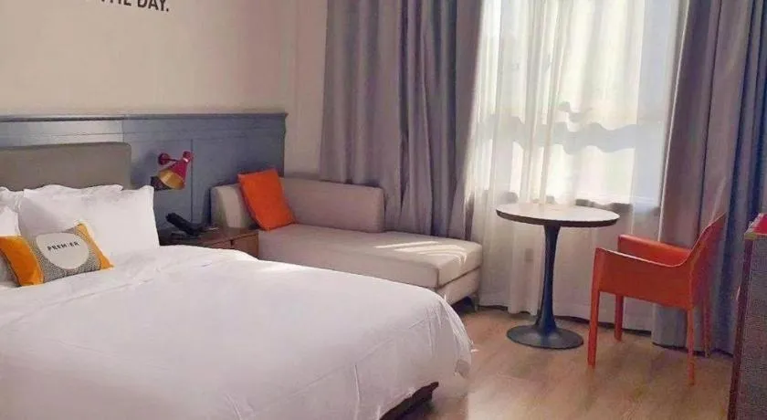Bed in Premier City Comfort Hotel Wuhan Hankou Railway Station Changgang Road Metro Station