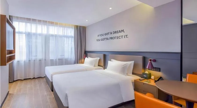 Bed in Premier City Comfort Hotel Wuhan Hankou Railway Station Changgang Road Metro Station