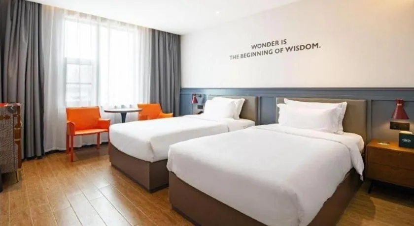 Bed in Premier City Comfort Hotel Wuhan Hankou Railway Station Changgang Road Metro Station