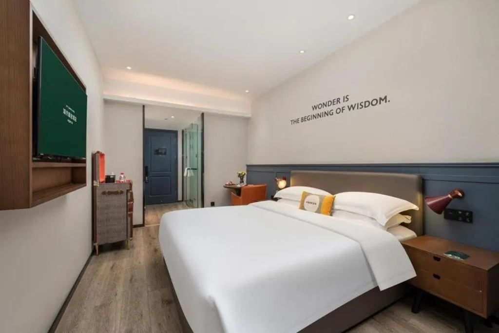 Bed in City Comfort Premier Hotel Liuzhou Wuxing Pedestrian Street Jinggu Building