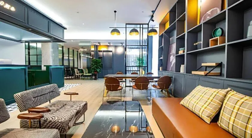 City Comfort Premier Hotel Liuzhou Wuxing Pedestrian Street Jinggu Building