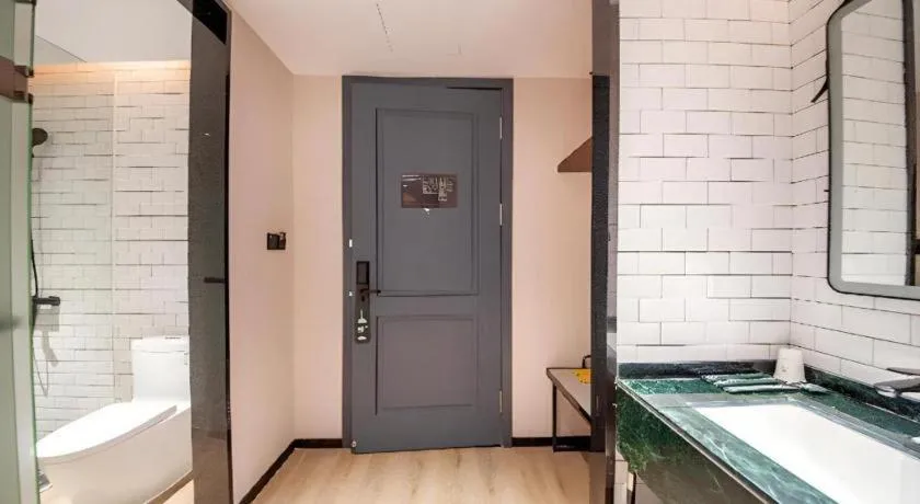 City Comfort Premier Hotel Liuzhou Wuxing Pedestrian Street Jinggu Building