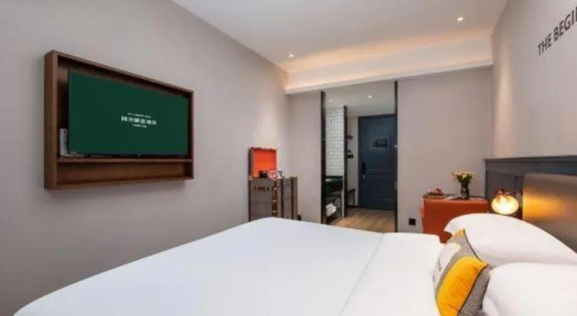 Bed in City Comfort Premier Hotel Liuzhou Wuxing Pedestrian Street Jinggu Building