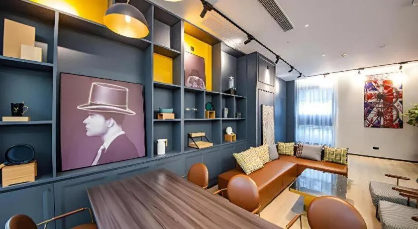 City Comfort Premier Hotel Liuzhou Wuxing Pedestrian Street Jinggu Building