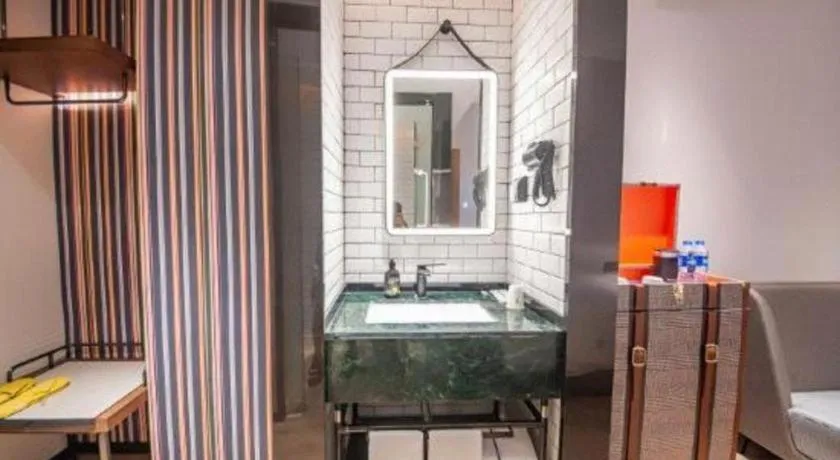 City Comfort Premier Hotel Liuzhou Wuxing Pedestrian Street Jinggu Building