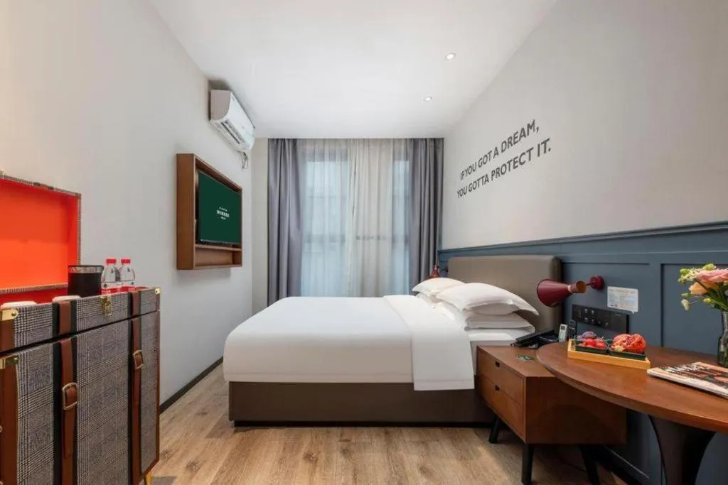 Bed in City Comfort Premier Hotel Liuzhou Wuxing Pedestrian Street Jinggu Building