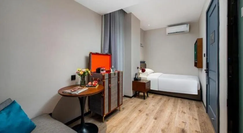 Bed in City Comfort Premier Hotel Liuzhou Wuxing Pedestrian Street Jinggu Building