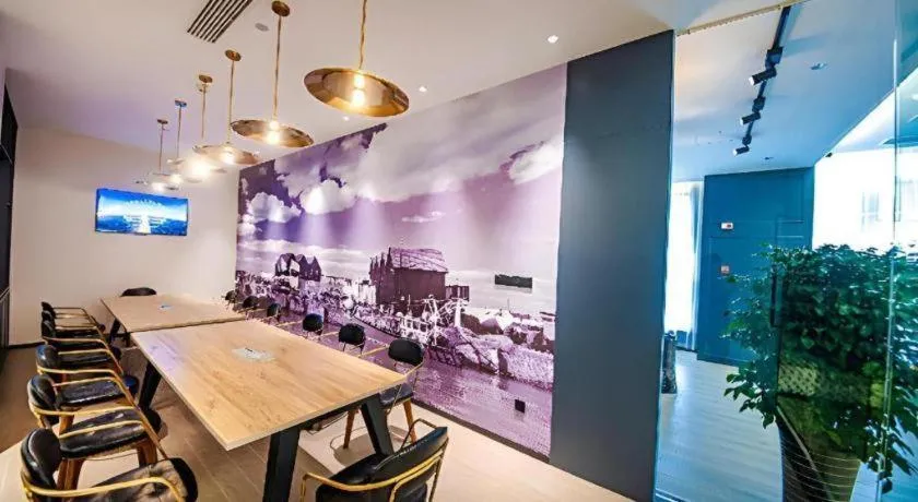 City Comfort Premier Hotel Liuzhou Wuxing Pedestrian Street Jinggu Building