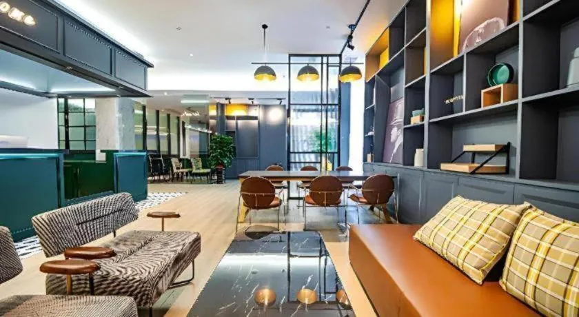 City Comfort Premier Hotel Liuzhou Wuxing Pedestrian Street Jinggu Building