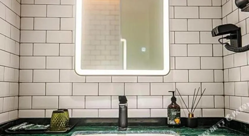 City Comfort Premier Hotel Liuzhou Wuxing Pedestrian Street Jinggu Building