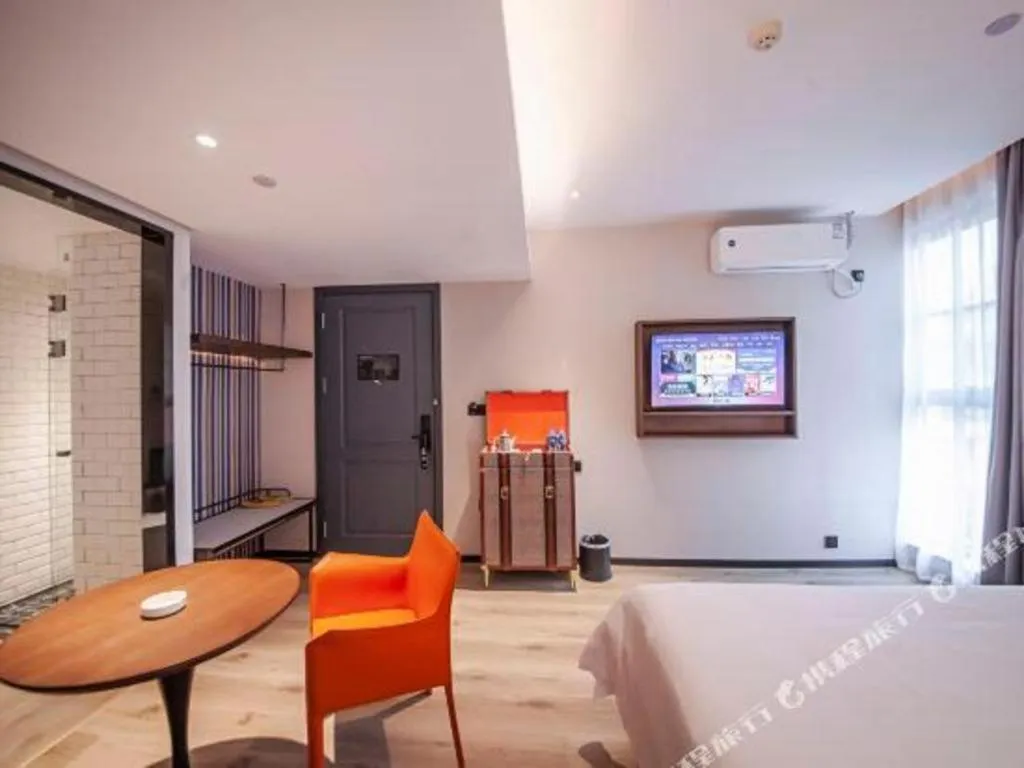 Bed in City Comfort Premier Hotel Liuzhou Wuxing Pedestrian Street Jinggu Building