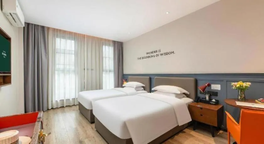 Bed in City Comfort Premier Hotel Liuzhou Wuxing Pedestrian Street Jinggu Building