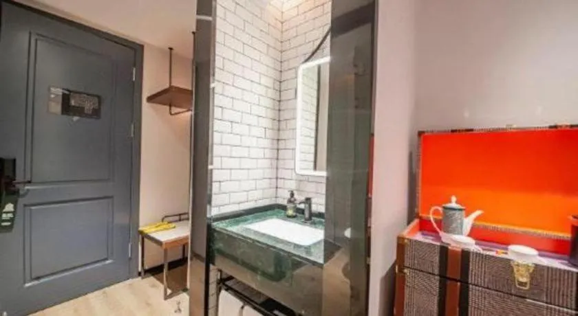 City Comfort Premier Hotel Liuzhou Wuxing Pedestrian Street Jinggu Building