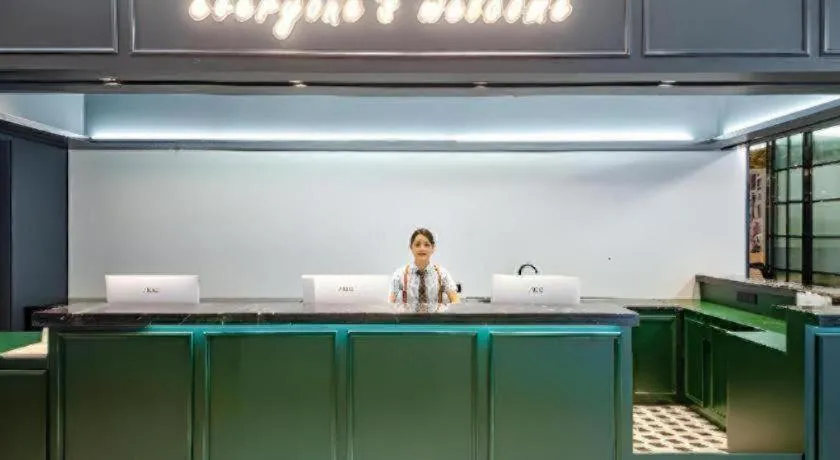 City Comfort Premier Hotel Liuzhou Wuxing Pedestrian Street Jinggu Building