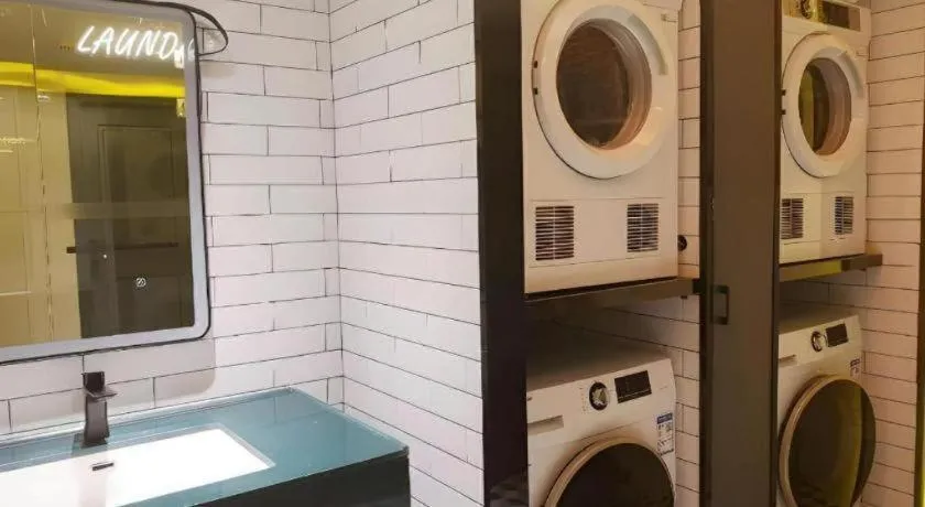 City Comfort Premier Hotel Liuzhou Wuxing Pedestrian Street Jinggu Building