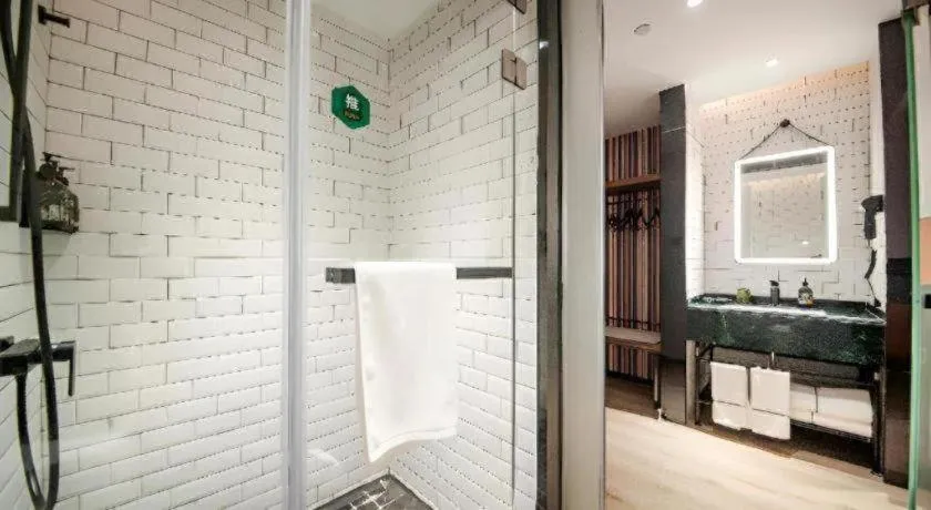 City Comfort Premier Hotel Liuzhou Wuxing Pedestrian Street Jinggu Building