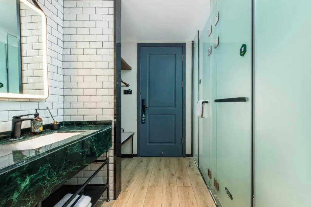 City Comfort Premier Hotel Liuzhou Wuxing Pedestrian Street Jinggu Building