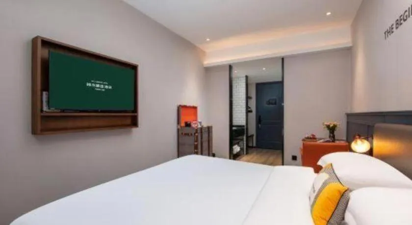 Bed in City Comfort Premier Hotel Liuzhou Wuxing Pedestrian Street Jinggu Building