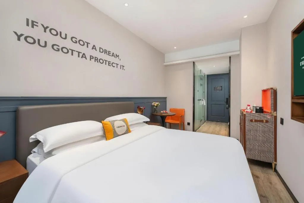 Bed in City Comfort Premier Hotel Liuzhou Wuxing Pedestrian Street Jinggu Building