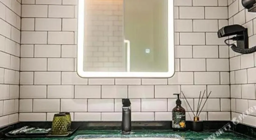 City Comfort Premier Hotel Liuzhou Wuxing Pedestrian Street Jinggu Building