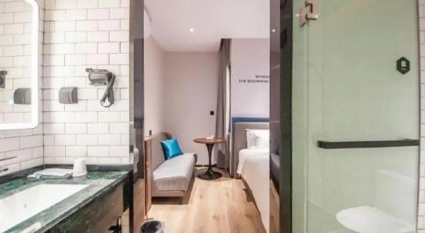 City Comfort Premier Hotel Liuzhou Wuxing Pedestrian Street Jinggu Building