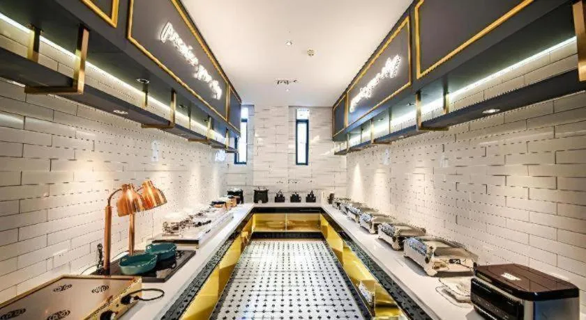 City Comfort Premier Hotel Liuzhou Wuxing Pedestrian Street Jinggu Building