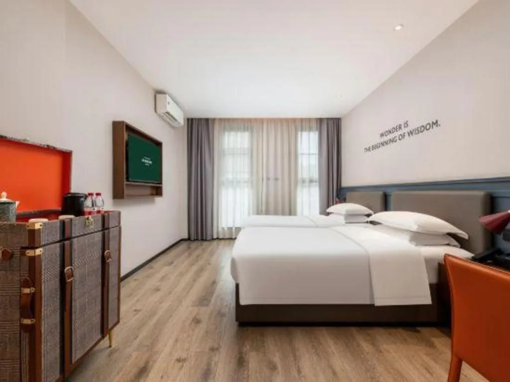 Bed in City Comfort Premier Hotel Liuzhou Wuxing Pedestrian Street Jinggu Building