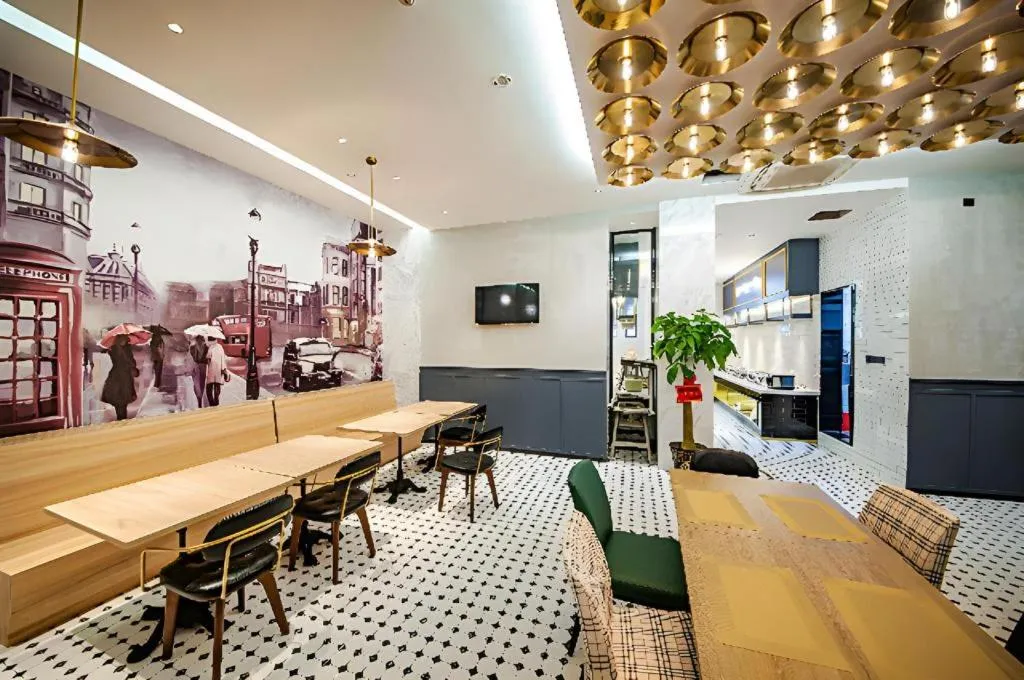 City Comfort Premier Hotel Liuzhou Wuxing Pedestrian Street Jinggu Building