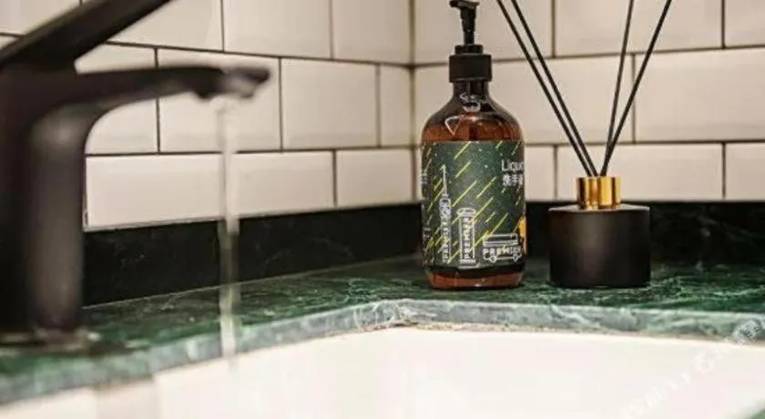 City Comfort Premier Hotel Liuzhou Wuxing Pedestrian Street Jinggu Building