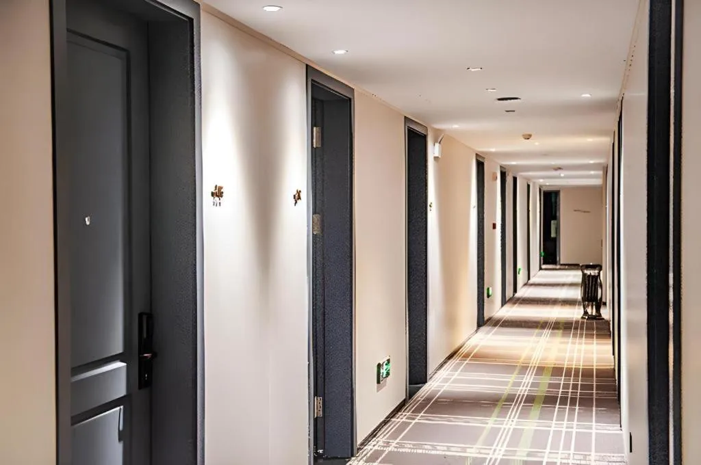 City Comfort Premier Hotel Liuzhou Wuxing Pedestrian Street Jinggu Building