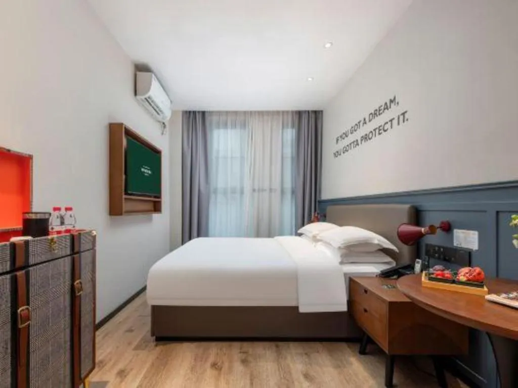 Bed in City Comfort Premier Hotel Liuzhou Wuxing Pedestrian Street Jinggu Building