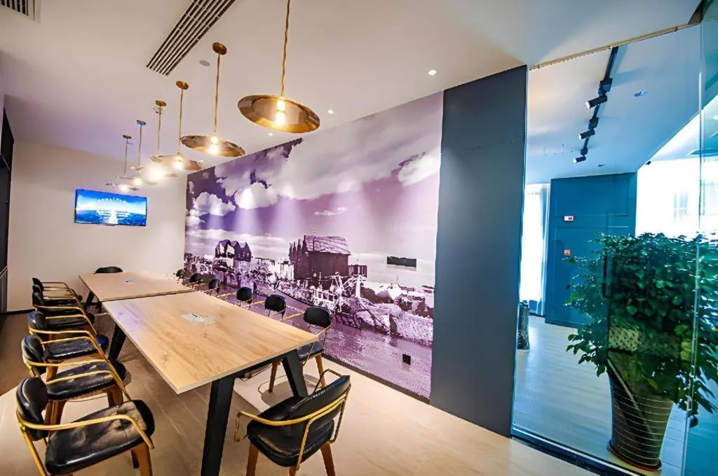 City Comfort Premier Hotel Liuzhou Wuxing Pedestrian Street Jinggu Building