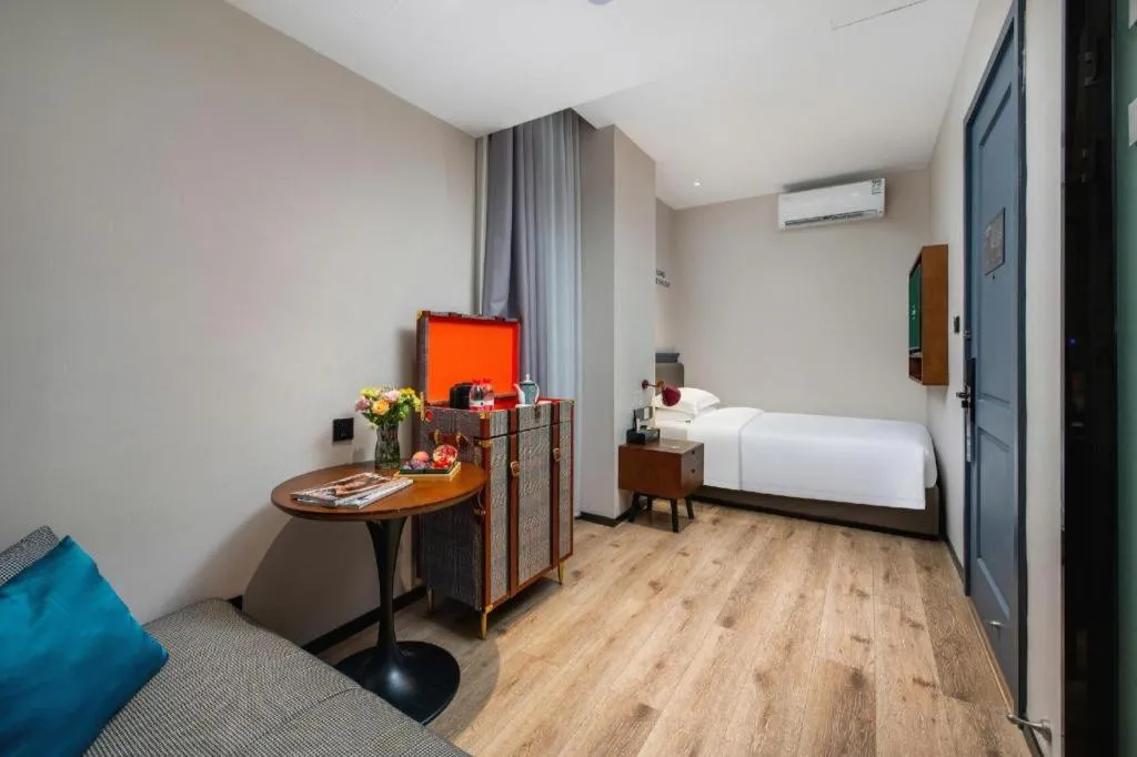 Bed in City Comfort Premier Hotel Liuzhou Wuxing Pedestrian Street Jinggu Building