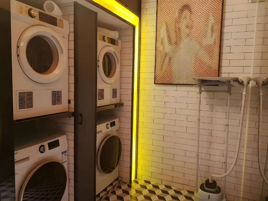 City Comfort Premier Hotel Liuzhou Wuxing Pedestrian Street Jinggu Building