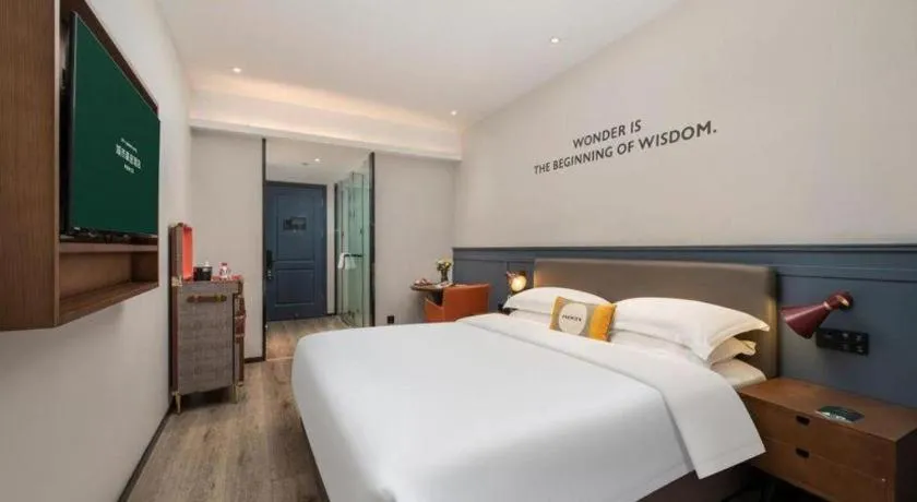 Bed in City Comfort Premier Hotel Liuzhou Wuxing Pedestrian Street Jinggu Building
