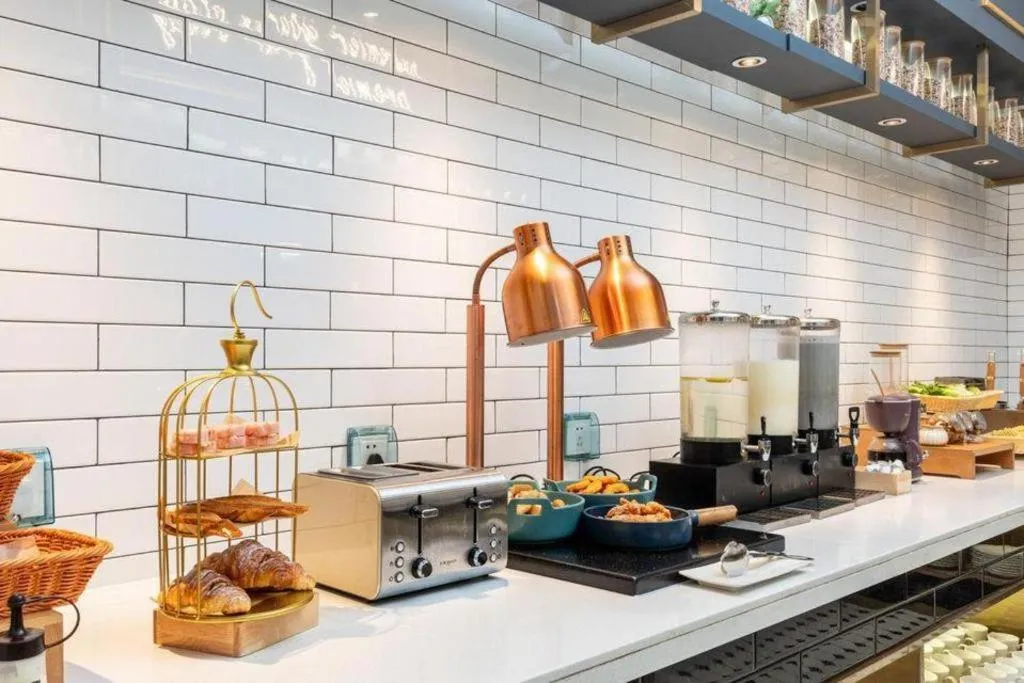 City Comfort Premier Hotel Liuzhou Wuxing Pedestrian Street Jinggu Building