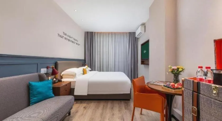 Bed in City Comfort Premier Hotel Liuzhou Wuxing Pedestrian Street Jinggu Building