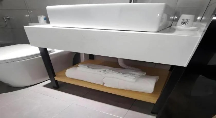 Green Tree Inn Urumqi San'gong Metro Station Exit