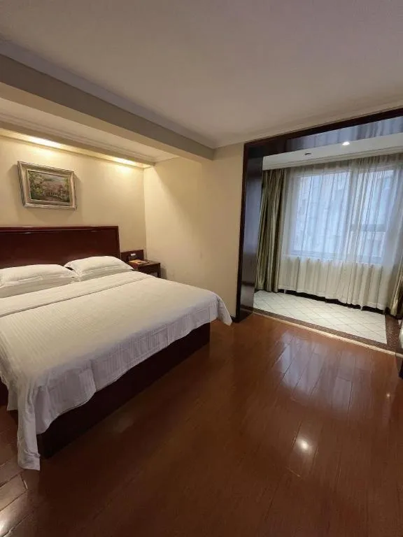 Bed in Green Tree Inn Urumqi San'gong Metro Station Exit