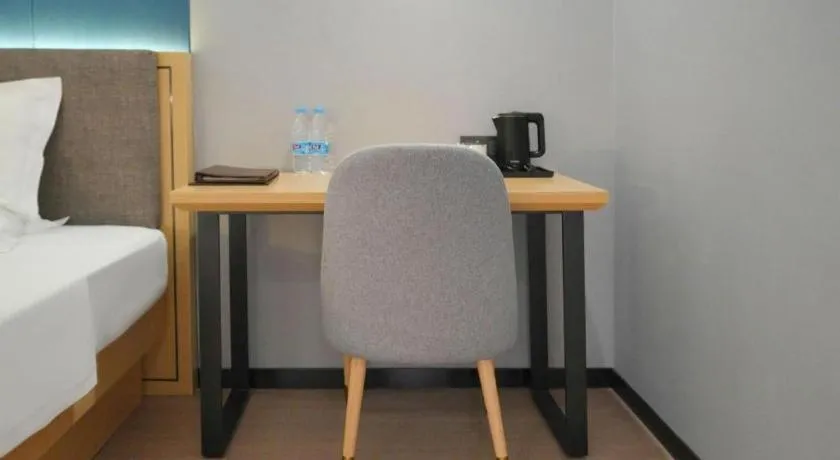 Bed in Green Tree Inn Urumqi San'gong Metro Station Exit