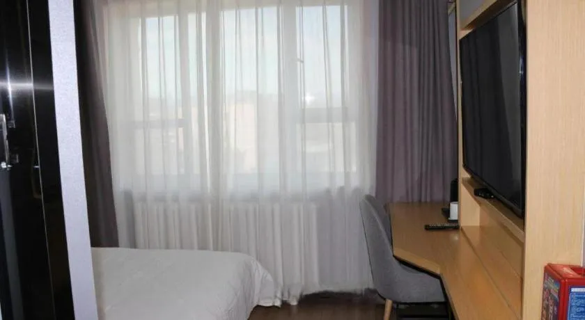 Bed in Green Tree Inn Urumqi San'gong Metro Station Exit