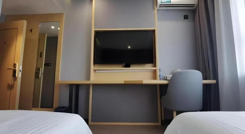 Bed in Green Tree Inn Urumqi San'gong Metro Station Exit