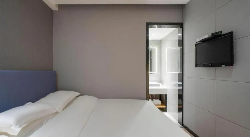 Bed in Green Tree Inn Urumqi San'gong Metro Station Exit