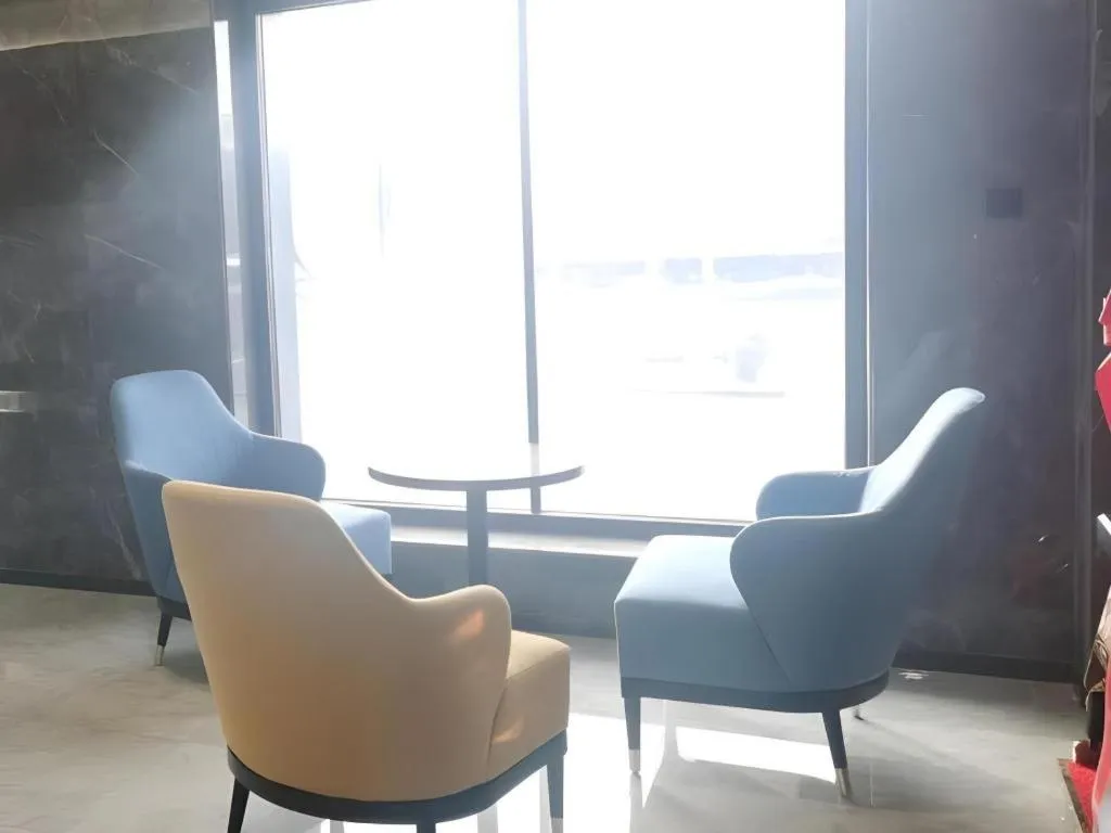 Green Tree Inn Urumqi San'gong Metro Station Exit