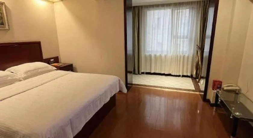 Bed in Green Tree Inn Urumqi San'gong Metro Station Exit