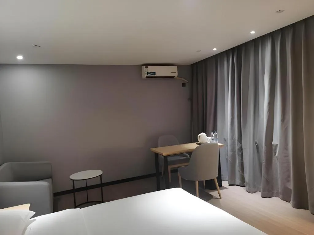 Bed in Green Tree Inn Urumqi San'gong Metro Station Exit