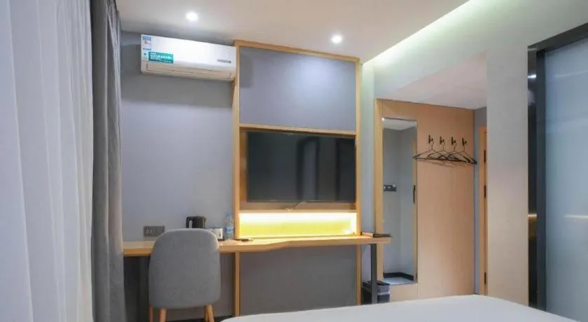 Bed in Green Tree Inn Urumqi San'gong Metro Station Exit