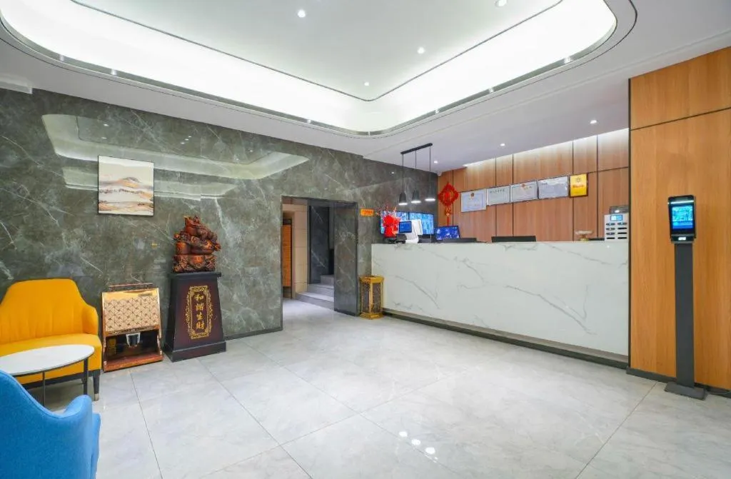 Green Tree Inn Urumqi San'gong Metro Station Exit