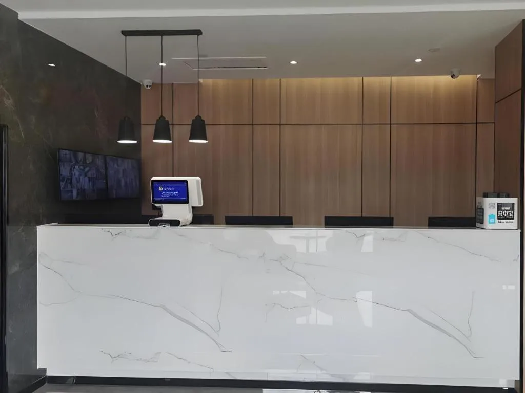 Green Tree Inn Urumqi San'gong Metro Station Exit