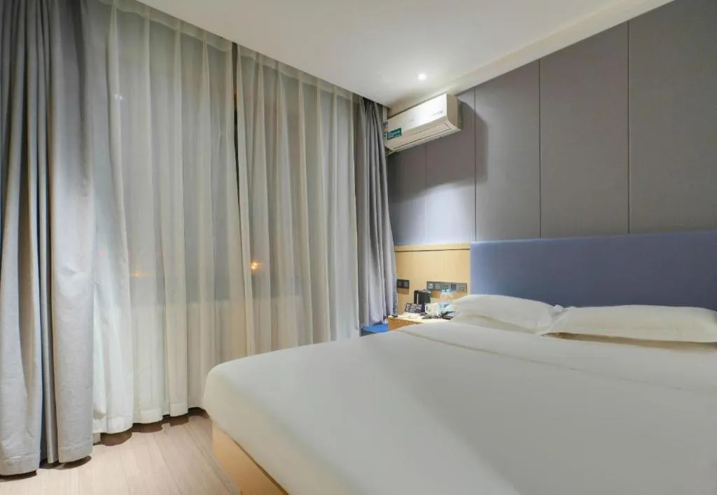 Bed in Green Tree Inn Urumqi San'gong Metro Station Exit